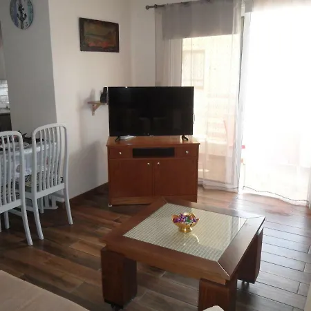 Daire Sunshine Apts, Two Bedroom , Free Internet, No 3 Aya Napa
