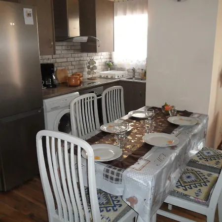 Sunshine Apts, Two Bedroom , Free Internet, No 3 Daire