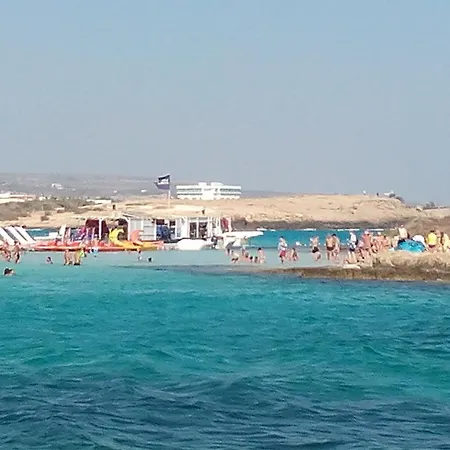 Sunshine Apts, Two Bedroom , Free Internet, No 3 איה נאפה