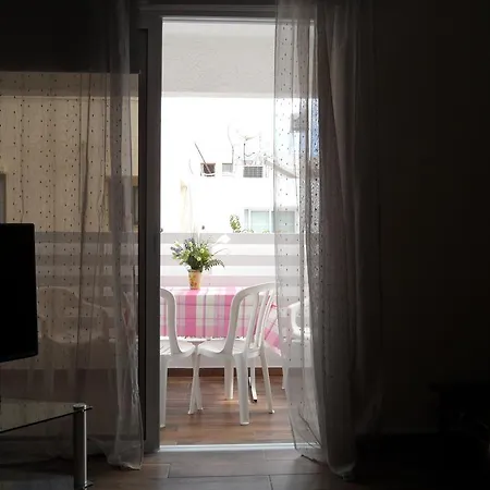 Sunshine Apts, Two Bedroom , Free Internet, No 3 *