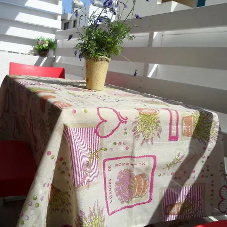 Sunshine Apts, Two Bedroom , Free Internet, No 3 איה נאפה