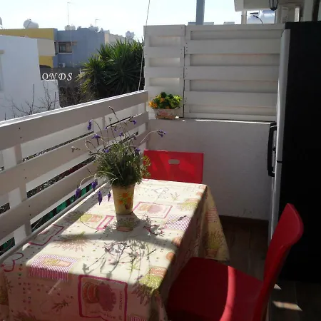 아파트 Sunshine Apts, Two Bedroom , Free Internet, No 3 *