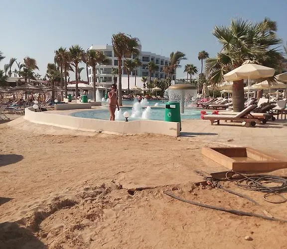 Sunshine Apts, Two Bedroom , Free Internet, No 3