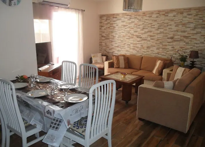 Apartamento Sunshine Apts, Two Bedroom , Free Internet, No 3 *