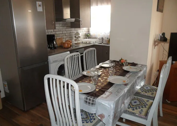 Sunshine Apts, Two Bedroom , Free Internet, No 3 Apartamento