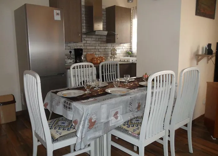 Sunshine Apts, Two Bedroom , Free Internet, No 3