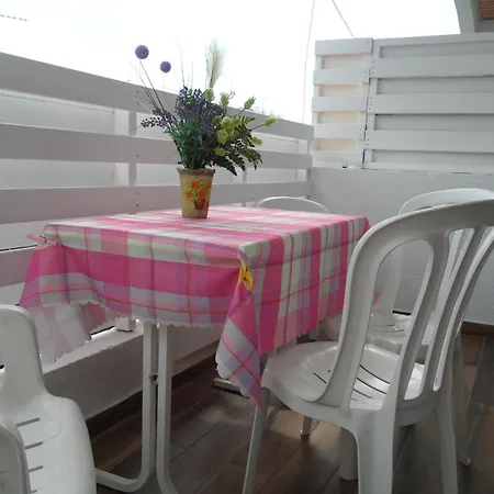 Sunshine Apts, Two Bedroom , Free Internet, No 3 Apartament